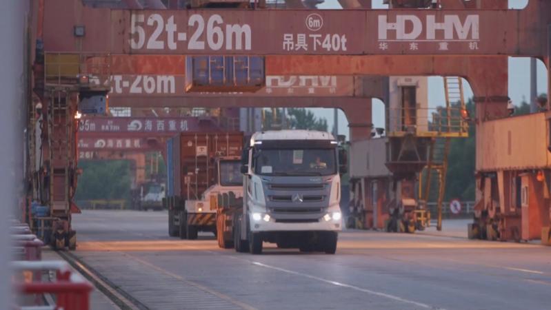 跟着总书记看中国 | 托起每分钟的幸福