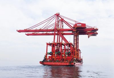 海西重机2台岸桥、6台轮胎吊发运