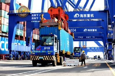 洋浦港 以绿色低碳重机吊具打造国际航运枢纽新标杆